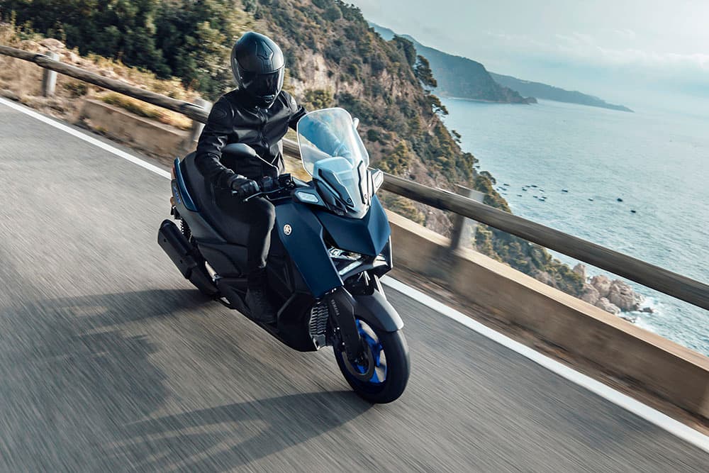 Yamaha XMAX 300 — coastal ride
